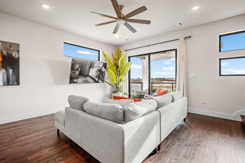 Modern 3br Lake House In Rowlett Modern 3br Lake House In Rowlett