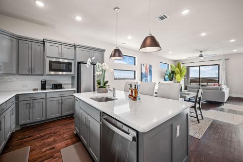 Modern 3br Lake House In Rowlett in Rowlett, USA