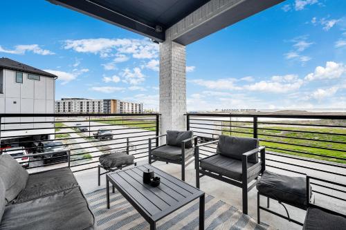 Modern 3br Lake House In Rowlett Modern 3br Lake House In Rowlett