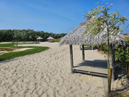 Strand, Chalet Veere - eingezäunter Garten, hundefreundlich & ruhig in Zeeland (Chalet Veere - eingezaunter Garten, hundefreundlich & ruhig in Zeeland) in Serooskerke (Zeeland)