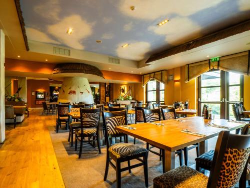 Restaurant, Chessington Hotel in Greater London South West