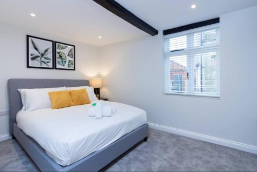 Market Bosworth l 4BR l Sleeps 8 l With Backyard in Market Bosworth