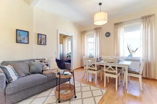 MARX - Zentrales & geräumiges Apartment für bis zu 6 Personen - 2 Schlafzimmer mit TV, WLAN & Waschmaschine in Trier, Deutschland