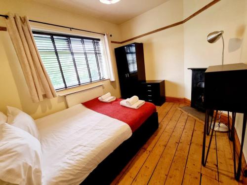 Free Parking House in Middleton by City SuperHost