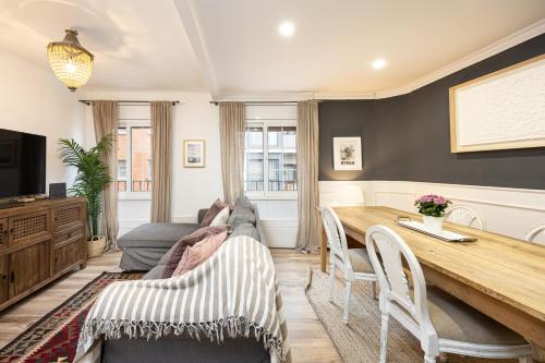 Vintage 3 Bdr Apartment 2