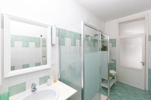 Double Room with Private Bathroom image 5