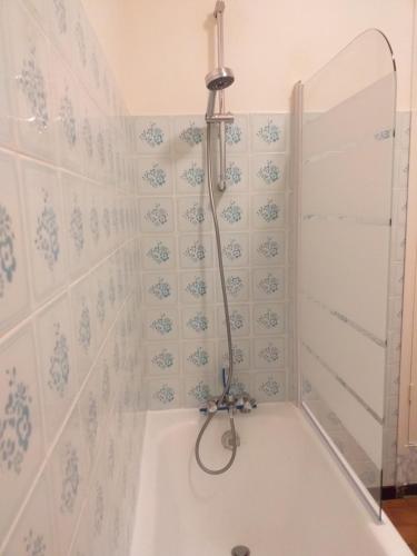 F2 Cozy near City Center and Train Station