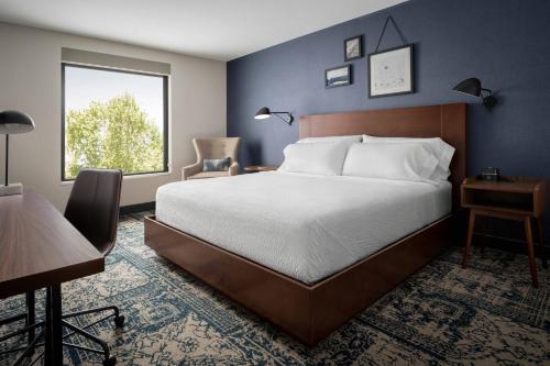 Deluxe Queen Room with Two Queens and One Sofa Bed
