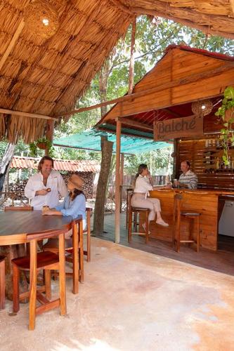 Pub/Lounge, Chechén Chaká Lodge Completo (Chechen Chaka Lodge Completo) in Leona Vicario