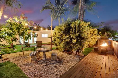 Private Heated Pool 3BR with Lakefront view in Hollywood, USA