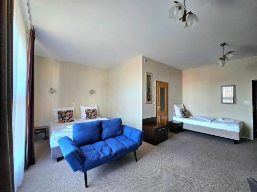 3 twin beds