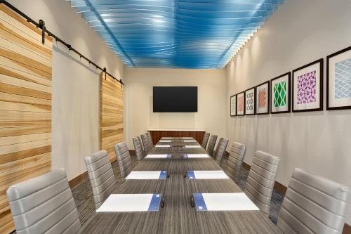 Holiday Inn Express & Suites Hayward - Castro Valley by IHG - 회의실/연회장
