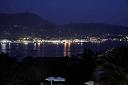 Akrotiri Hotel - image 8