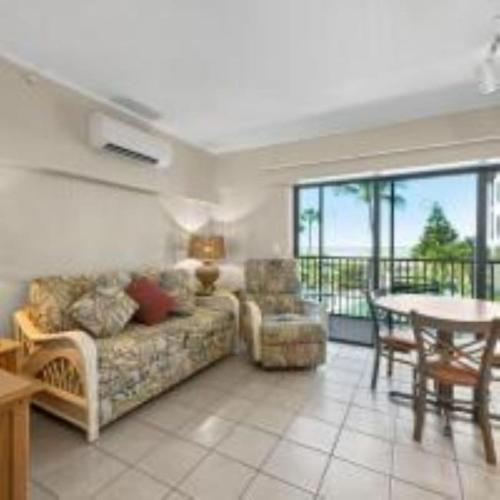 One-Bedroom Suite image 3