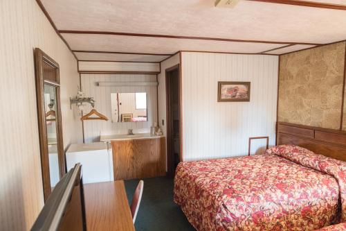 Dutch Treat Motel - image 5