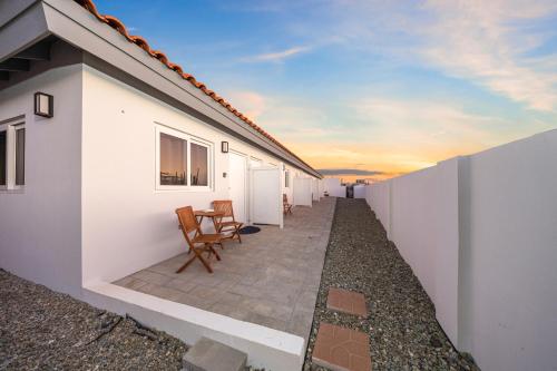 Modern Salia Cerca Retreat Pool & Bbq in Noord