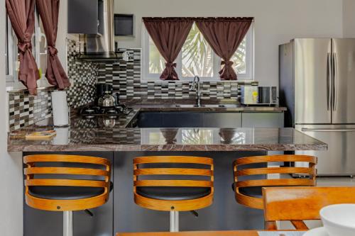 Instalaciones, 7 min to Beach - SUPER DEAL! Modern Luxury Home in Paradera