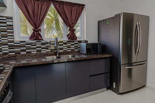 Cocina, 7 min to Beach - SUPER DEAL! Modern Luxury Home in Paradera