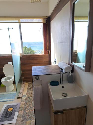 ห้องน้ำ, OCEAN VIEW APARTMENTs in ฟอลเลดจ์