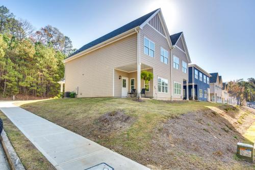 Atlanta Home with Patio, 8 Mi to Downtown and Aquarium in Browns Mill Park