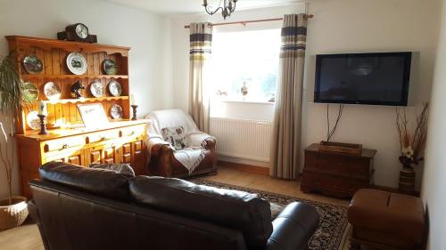 Spacious Apartment On The Hillside in Bridgend