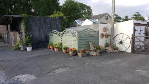 Spacious Apartment On The Hillside in Bridgend