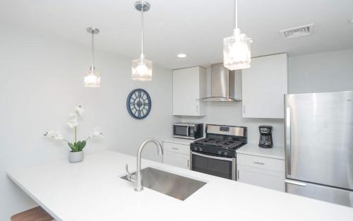 Jennifers Penthouse 2 Floor Apartment - Amazing City View in Providence, USA