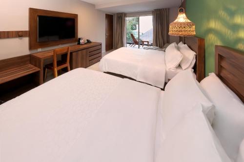1 king bed, 1 sofa bed