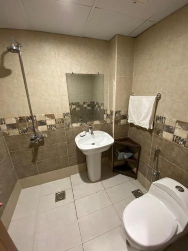 Family Two-Bedroom Apartment with View image 6