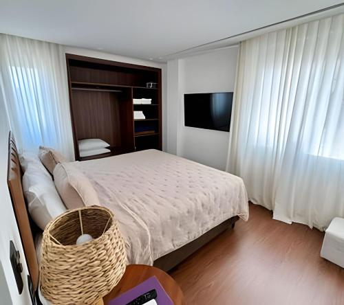 Three-Bedroom Deluxe Apartment image 8