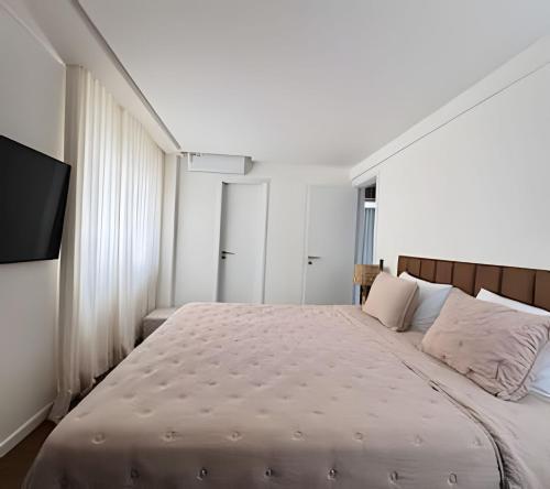 Three-Bedroom Deluxe Apartment image 5