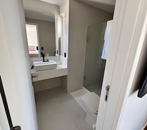 Three-Bedroom Deluxe Apartment image 4