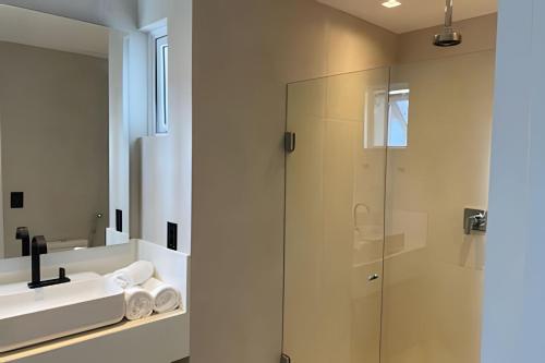 Three-Bedroom Deluxe Apartment image 2