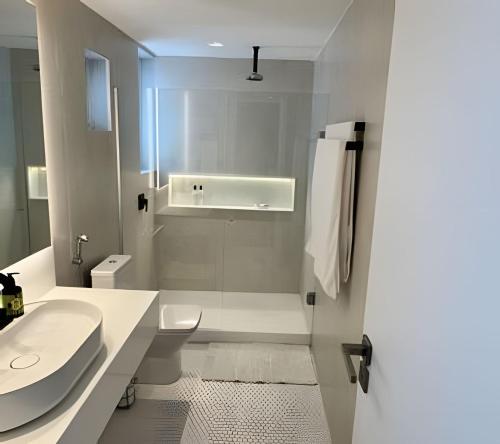 Three-Bedroom Deluxe Apartment image 1