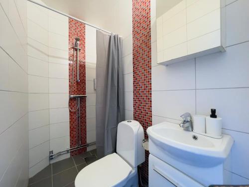 Single Room with Shared Bathroom