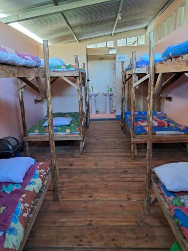 8 twin beds