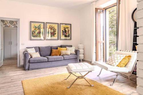 Blue Como 2 Lake View with Balconies & Parking, Como