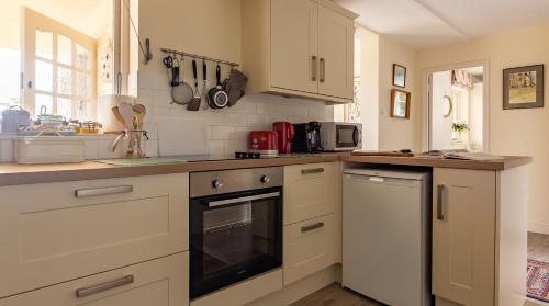 Countryside retreat set within beautiful woodlands with easy access to Henley On Thames in Rotherfield Greys