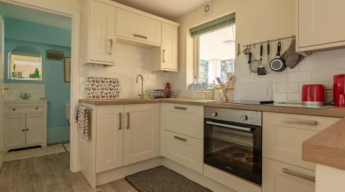 Fürdőszoba, Countryside retreat set within beautiful woodlands with easy access to Henley On Thames in Rotherfield Greys