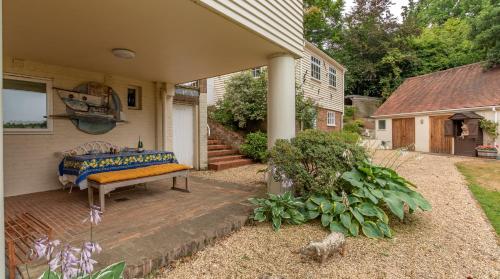 Kilátás, Countryside retreat set within beautiful woodlands with easy access to Henley On Thames in Rotherfield Greys
