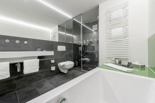 Bathroom, Alpenhotel Krone in Heitlern