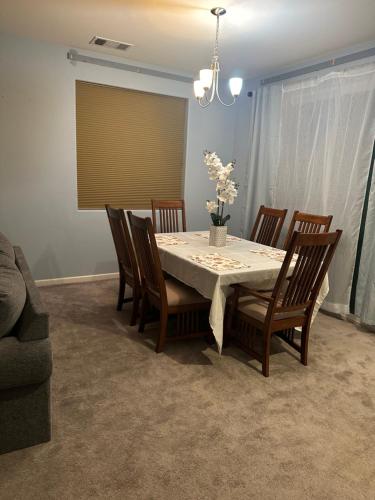 Charming 3Bed 3Bath at the Heart of Sacramento in Sundance Lake