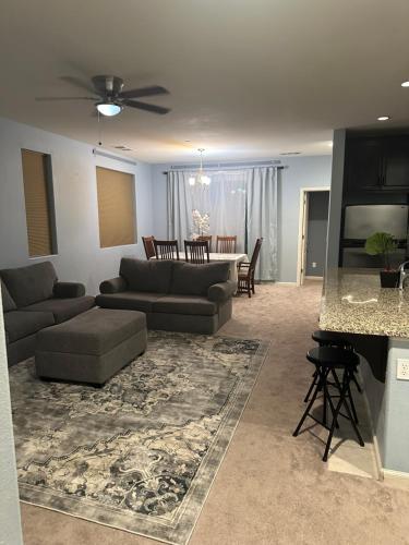 Charming 3Bed 3Bath at the Heart of Sacramento in Sundance Lake