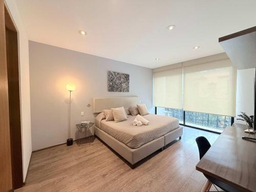 20-202 Elegant 2BR-Roma Norte parking 24-7 Security, Mexico City