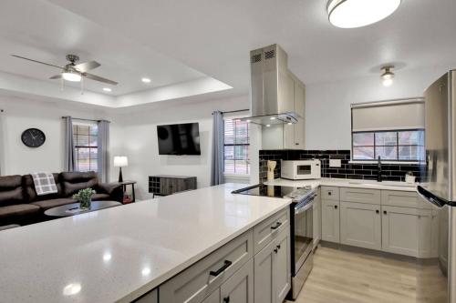 Peppercorn Yellow - Locally Run! in Taylor (TX)