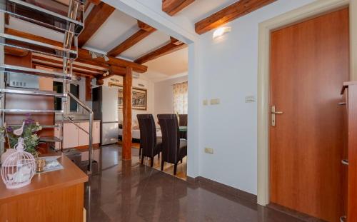 One-Bedroom Apartment image 8