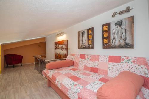 One-Bedroom Apartment image 5