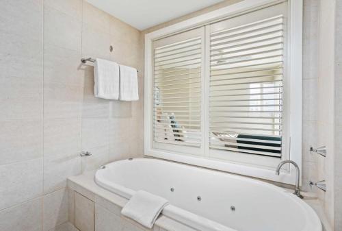 Badkamer, The Pool Resort Kingscliff - Holiday Management Co. in Kingscliff