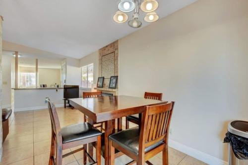 Family-Friendly Home Close to the Strip, Las Vegas (photo 2)