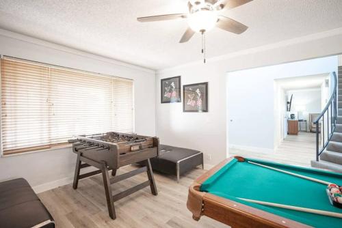 Vibrant Vegas Getaway w Pool Close to the Strip